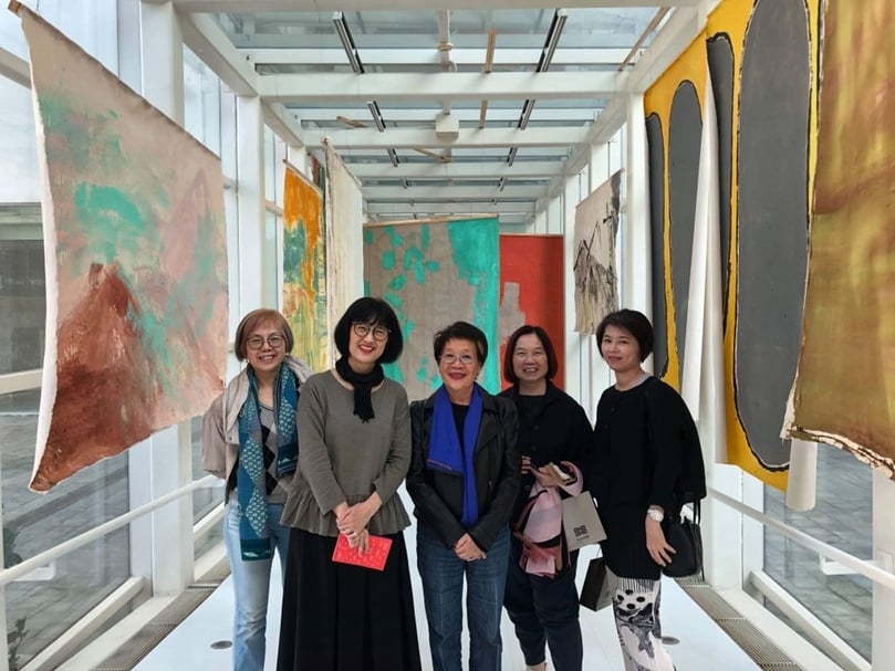 侯太太與她藝術圈中最親近的朋友：徐孝貴、林平、簡丹和劉怡芳。（田園城市提供）
