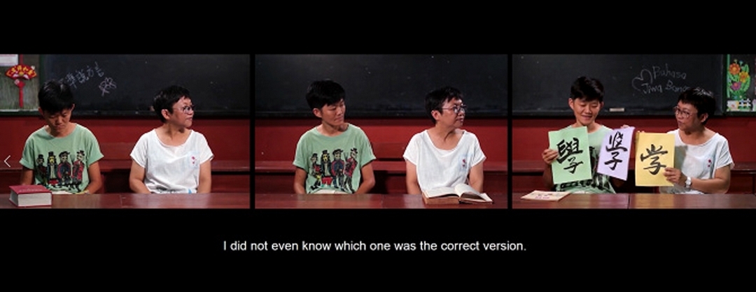 周盈貞反映其背景的多語平行敘事手法，找來六位就讀「國民型中學」的馬國華人，輪流說著馬來語、英語、華語、福建話與潮州話。（© Okui Lala）