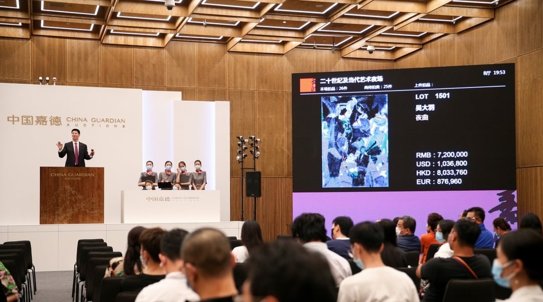 中國現代抽象藝術大師吳大羽《夜曲》於本場拍賣中最先亮相，經過一輪又一輪地熱烈競拍，《夜曲》終以828萬元人民幣成交。（中國嘉德提供）