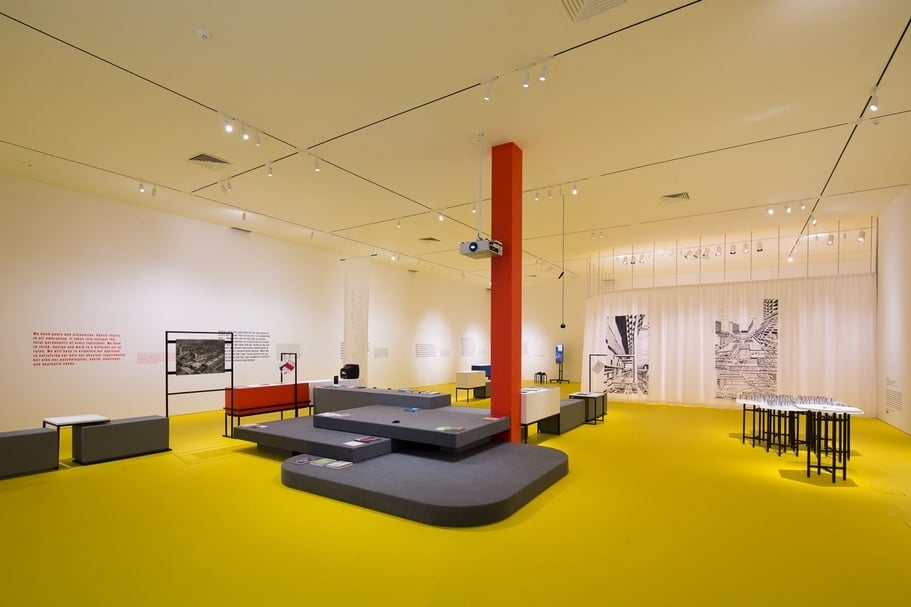 「未完成城市主義：批判性空間實踐的嘗試」（Incomplete Urbanism: Attempts of Critical Spatial Practice）展場一隅，新加坡南洋理工大學當代藝術中心，2016。（© NTU Centre for Contemporary Art Singapore）