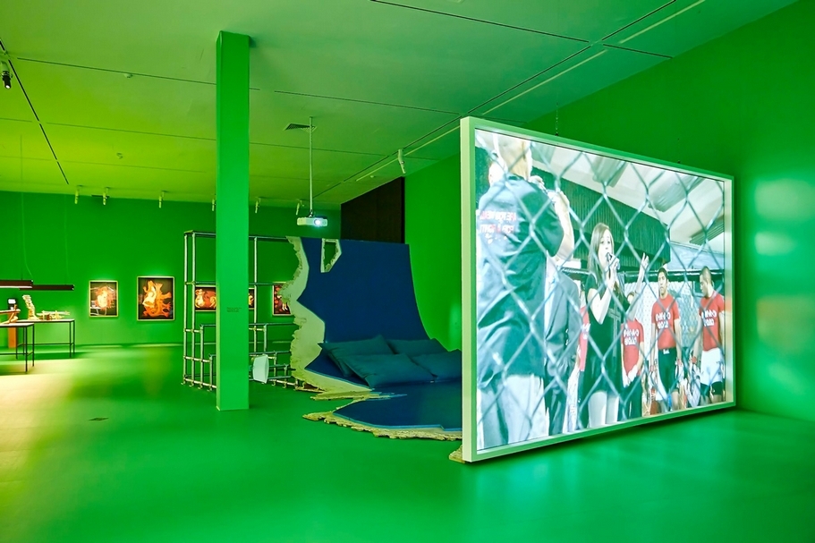 「後人類城市：氣候。棲息地。環境」（The Posthuman City: Climates. Habitats. Environments.）展場一隅，新加坡南洋理工大學當代藝術中心，2019。（攝影／Kee Ya Ting，© NTU Centre for Contemporary Art Singapore）
