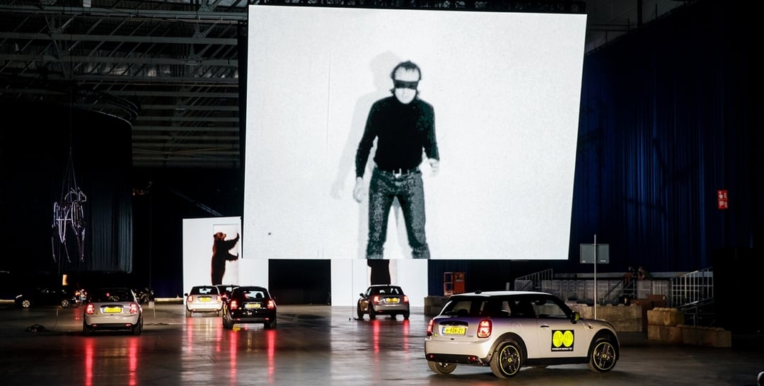 「博伊曼斯阿侯伊得來速美術館」(Boijmans Ahoy drive-thru museum)展覽現場。( ©Boijmans Ahoy drive-thru museum)