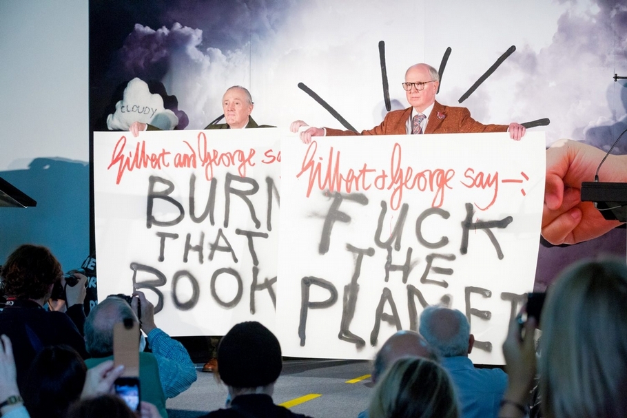 2014年「滅絕馬拉松」論壇現場。（攝影／Gilbert and George，© Benedict Johnson）