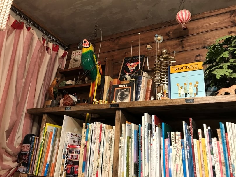 【專欄｜蘇蘇の繪本書店地圖】畫畫，跳舞，開繪本古書店：MAIN TENT