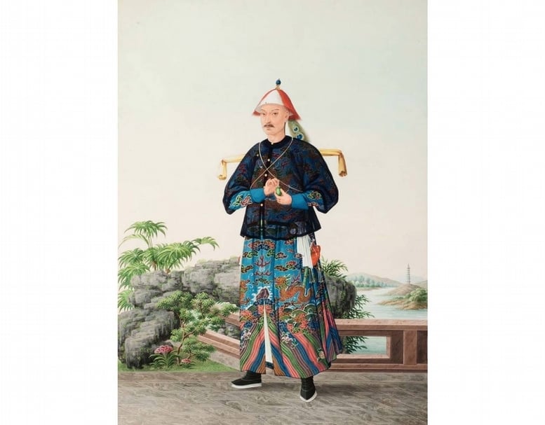 清18世紀末至19世紀〈持鼻煙壺朝官像〉，蓪草紙本設色，49.5×36.4公分，香港蘇富比2015春拍「瑪麗及莊智博鼻煙壺珍藏：第十部份」，估價6000至8000港元，成交價8萬1250港元。（本刊資料庫）
