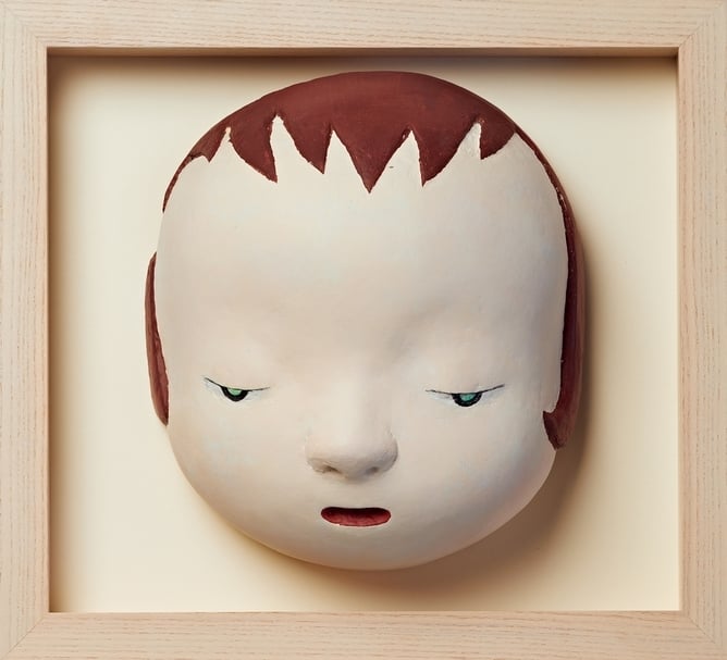 奈良美智《對象(無題)》,壓克力彩、發泡膠、雕塑、附透明壓克力保護蓋面,1996年作,雕塑:18.3 × 21.9 × 12 cm;壓克力蓋面:30.5 × 33.5 × 17 cm,估價:80萬至 150萬港元。(中國嘉德香港提供)