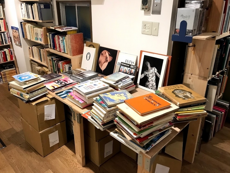 一日書店（桌上就是我買的書）