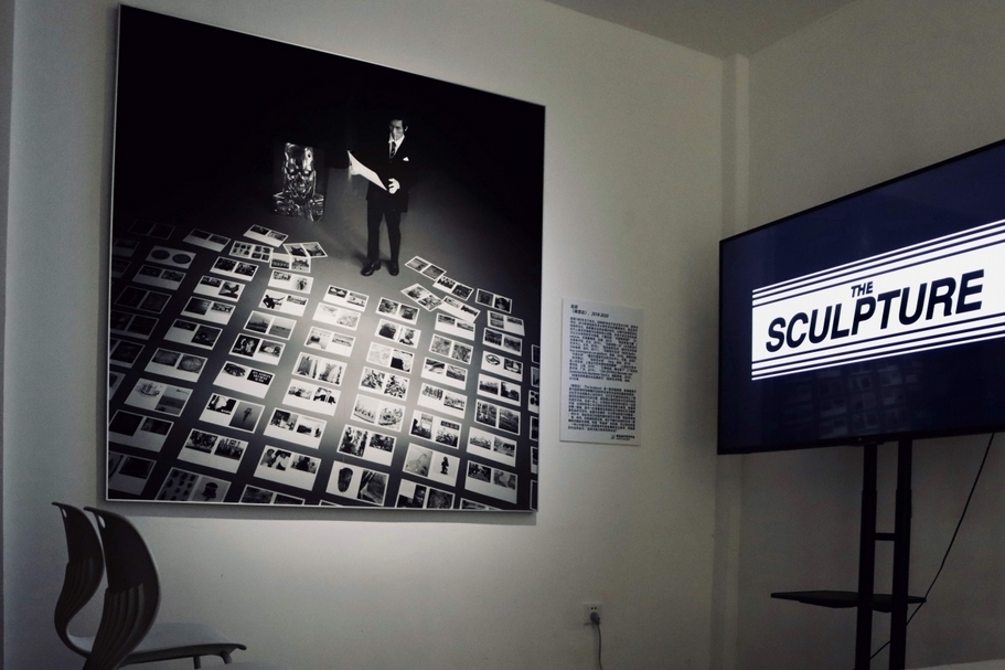 「脫韁世界2020」展覽現場，圖片為台灣藝術家致穎參展作品《雕塑品》。（高台當代藝術中心提供）