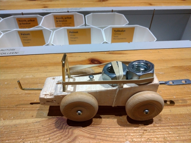 自己設計小車