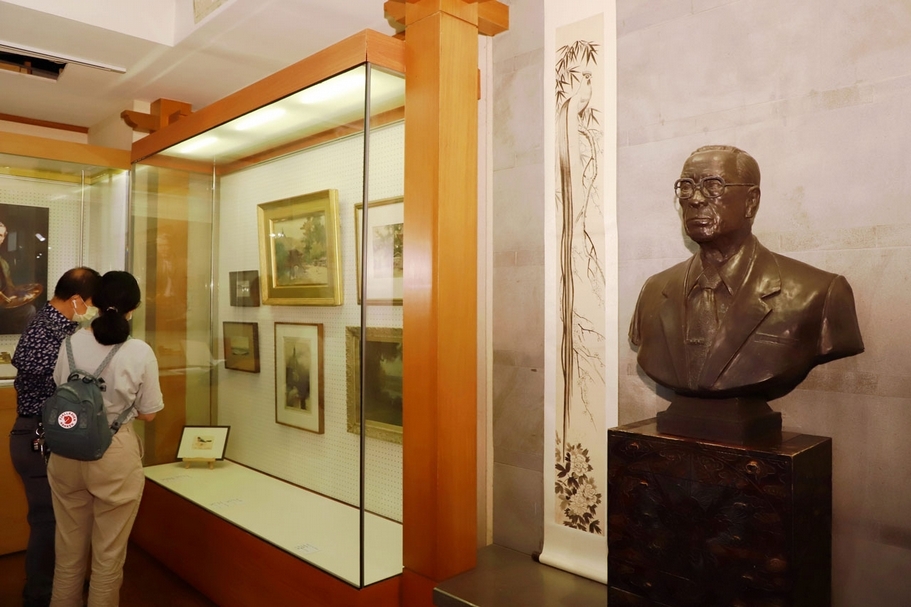 李梅樹紀念館「梅樹月」展出一景。（文化部提供）