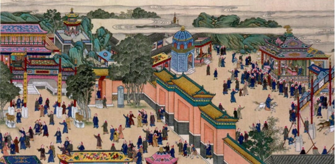 《八旬萬壽圖》局部，左方石碑指名此處為「浙江商人迎駕處」，又方則有一戲台正在演出曲目，北京故宮博物院藏。（© 故宮博物院）
