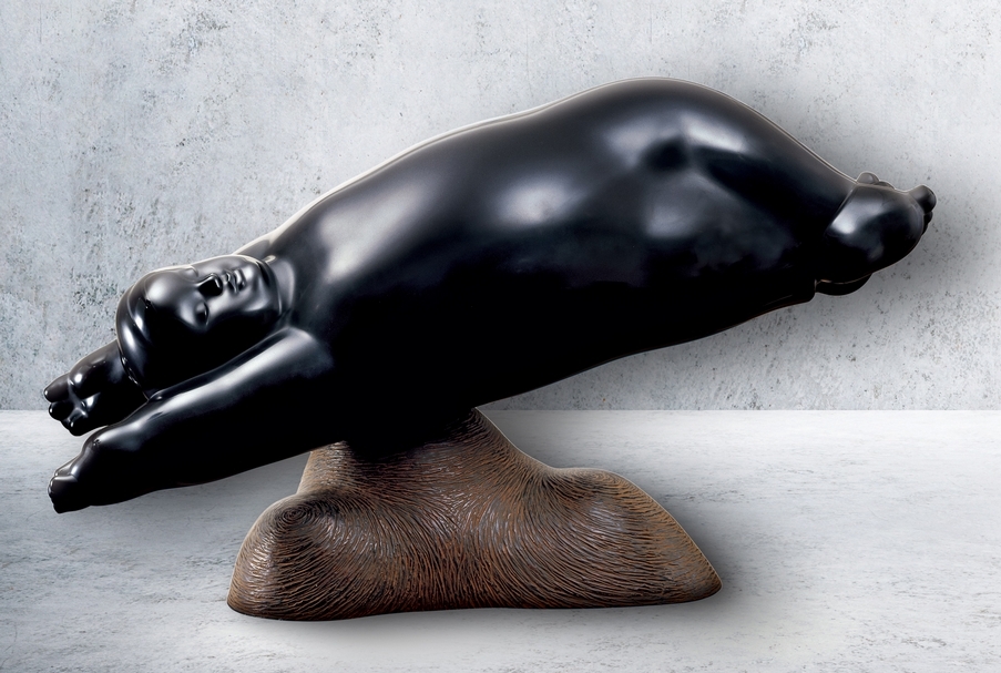 李真《無憂國土》，銅雕，版數：EA 3/4， 89 ×157 × 53 cm ，1998年作，估價250萬至450萬港元。（中國嘉德香港提供）