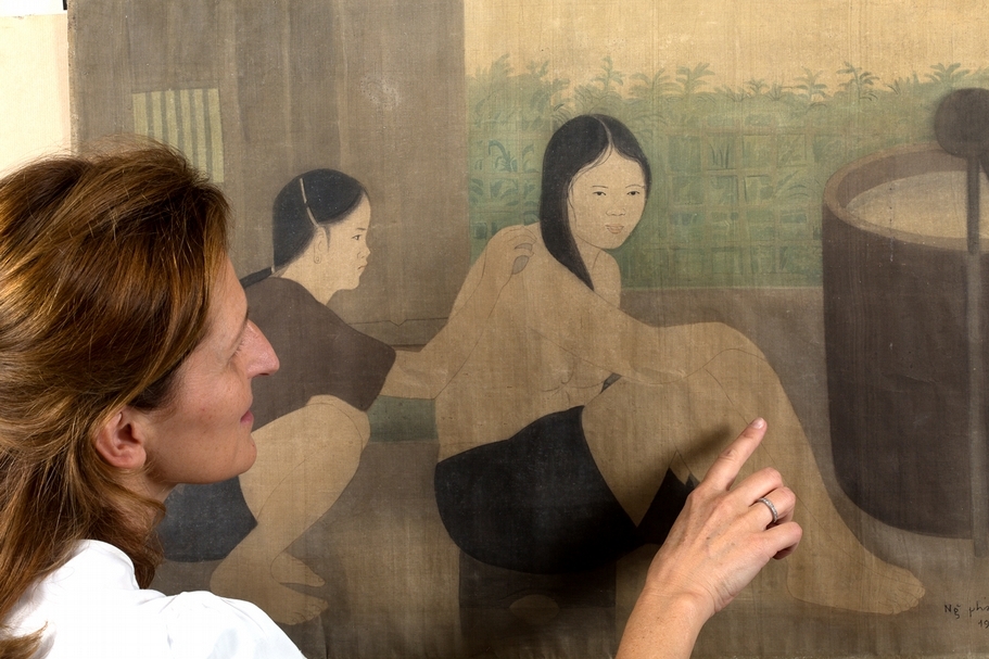 阮潘昌 《浴女》( La toilette),1964 設色,右下角簽名、日期/51x72.2cm 出處:法國私人收藏 (1990年代自藝術家河內畫室購得)/後代收藏。(法國奧古特拍賣公司提供)