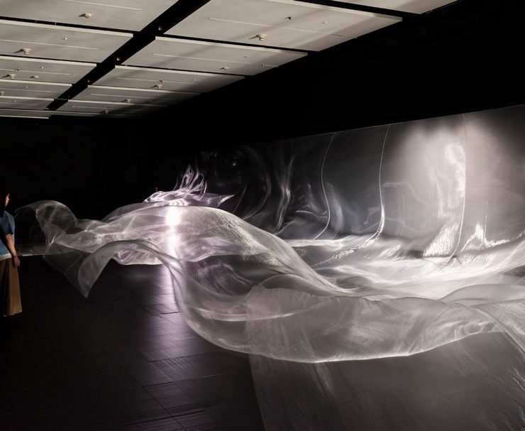 真空裡尋找存在——大卷伸嗣個展「Interface of being」於東京現正展出