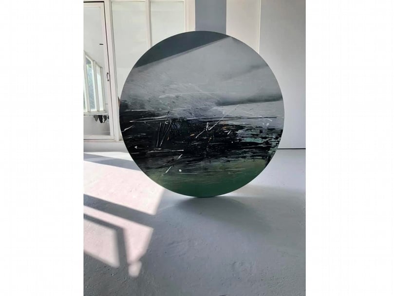 徐畢華《失去的地平線》，複合媒材，直徑130cm，2020。（徐畢華提供）