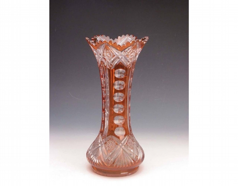 清〈金黃玻璃錦紋花插〉。（瀋陽故宮博物館提供）