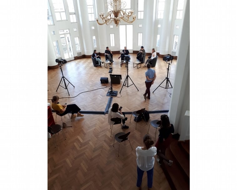 我受邀參與由BOZAR與Ars Electronica共同策劃的演講活動「AE Garden Brussels - Genetic Biotech through the eyes of artist」，受邀參與者有我與法國藝術家Sandra Lorenzi以及VIB的兩位科學家，主持人為BOZAR LAB負責人Christophe De Jaeger。（顧廣毅提供）