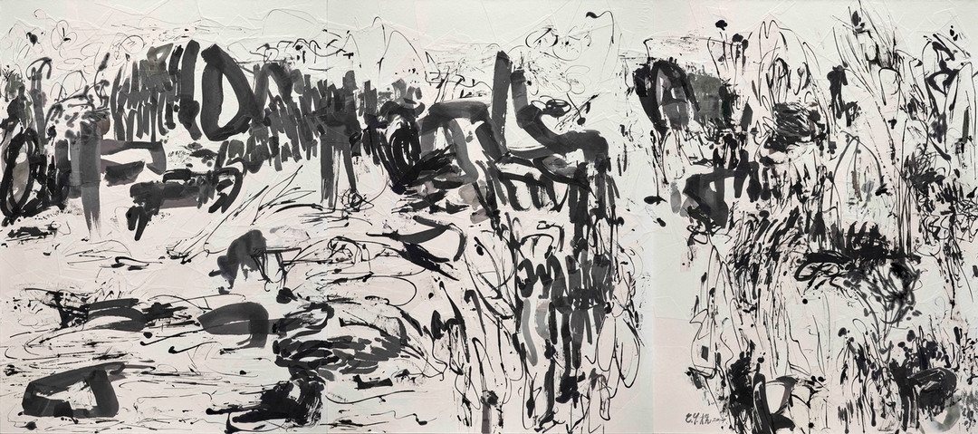 楊世芝《在心上，不在話下》， 墨、棉紙拼貼於麻布，200 x 450 cm，2019 。（赤粒藝術提供）
