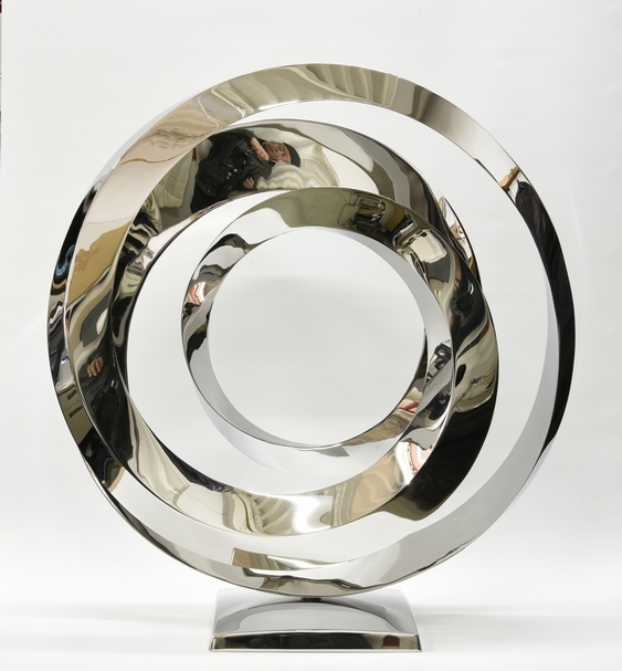 木戶修《spiral.rokaku》，不鏽鋼，68x63x25cm。（赤粒藝術提供）