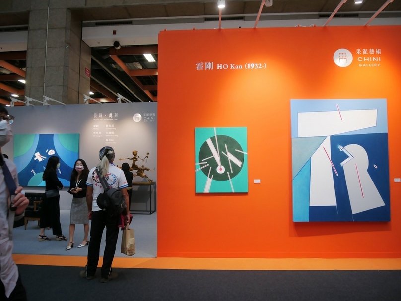 采泥藝術展出包括霍剛、李光裕、陸先銘、楊北辰、宋曉明的作品。（本刊資料室）