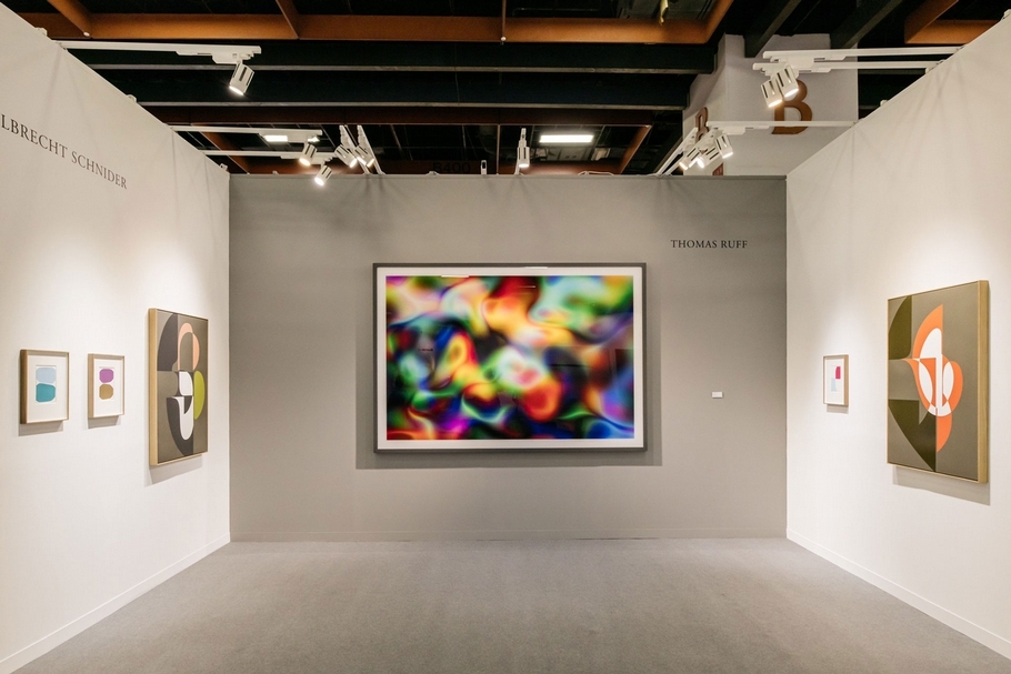 瑞士MAI 36畫廊以「不朽的綻放」為題，由德國藝術家托馬斯・魯夫（Thomas Ruff）領軍。（本刊資料室）