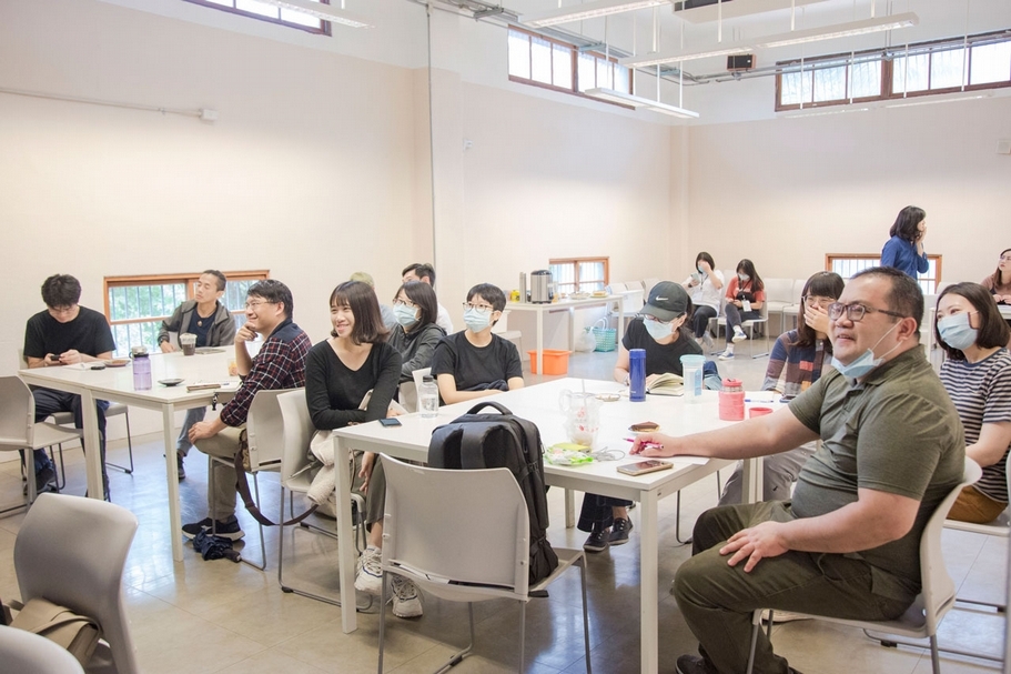 今年10月於花蓮文化創意產業園區舉辦的「藝術進駐—當代部落與移居者——微笑的遇見：2020台灣藝術進駐聯盟年會暨工作坊｜花蓮場」現場。（台灣藝文空間連線提供）