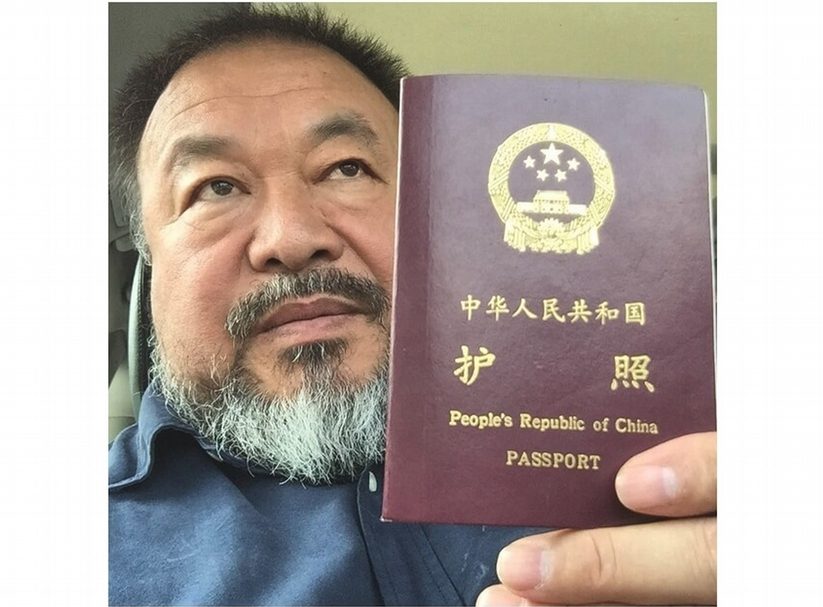 今天，我拿到了护照。 圖取自艾未未Instagram
