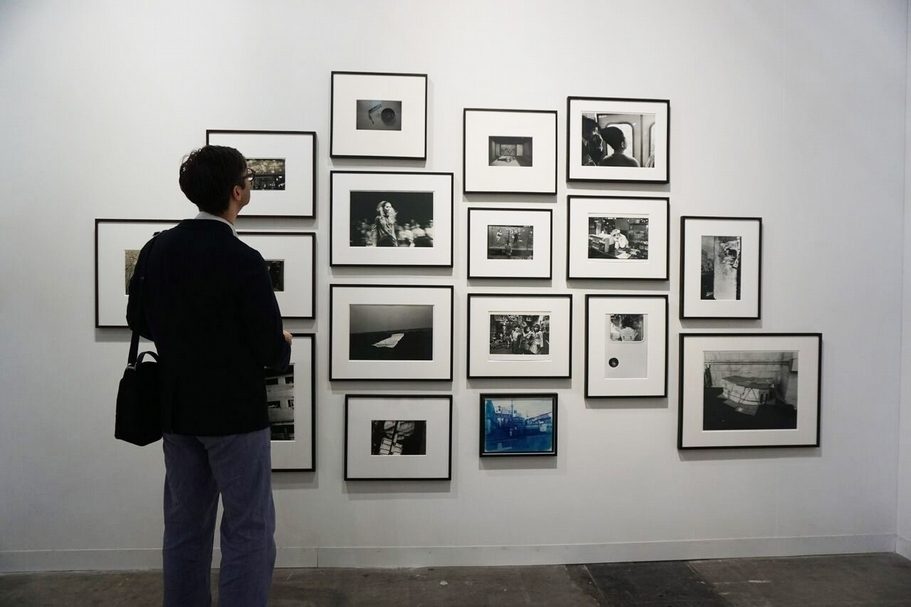 攝影這個媒材出現後，就已存在銷售、委託創作、購買和收藏如繪畫般的攝影作品。圖片取自典藏資料室。
