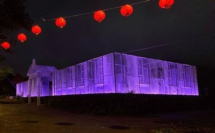 參展藝術家林辰勳作品《The Light》│展示於金瓜石舊醫院遺址│作品點燈時間：18:00-20:00 （圖片來源：礦山藝術季官網）