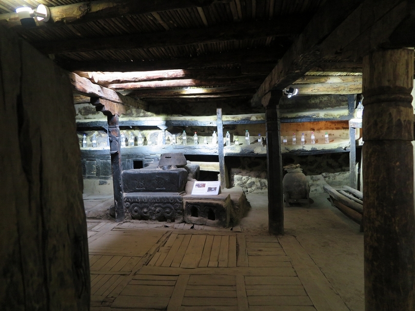 該房間原本是古建物的廚房，目前被LAMO規劃作為展場使用，展示了工作坊的成品。（李奎壁提供，攝於拉達克，2019）