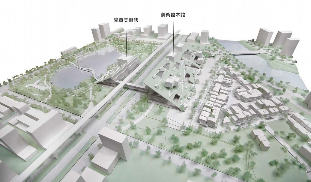 桃園市立美術館選址位於青埔高鐵特定區，座落於中壢青埔地區公十三用地（面積約35,258平方公尺）及公十二用地（面積約63,353平方公尺），本案規劃興建「市立美術館」及「兒童美術館」共兩棟建築物。（桃園市工務局提供）