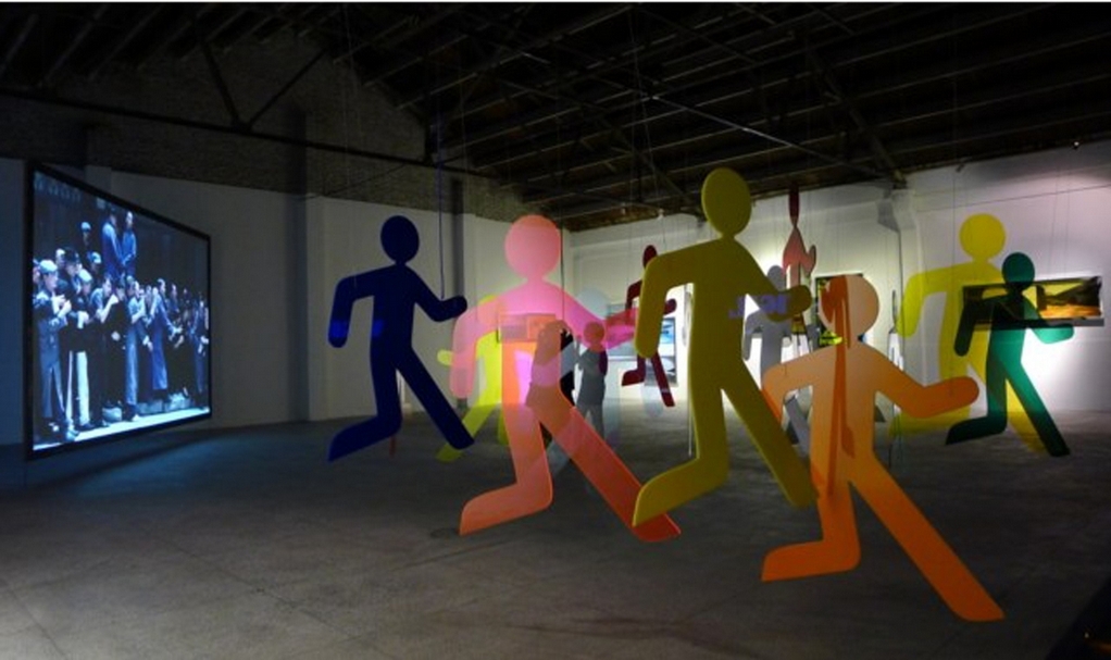「補時」(Extra Time)展場一隅,上海新時線媒體藝術中心,2013。(© 上海新時線媒體藝術中心)