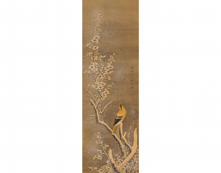 柳澤淇園《梅花小禽圖》，絹本墨畫設色，80.8×26.2公分。（MIHO MUSEUM提供）