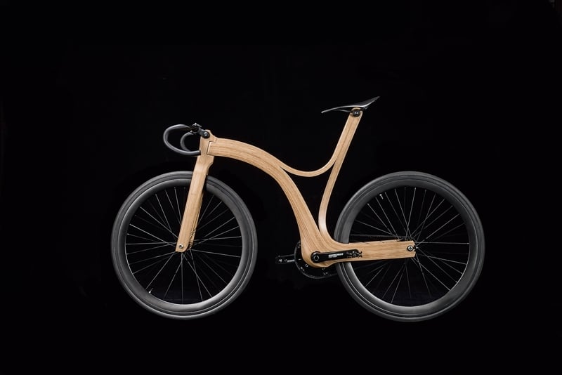 吳貝德，B-BIKE，碳化積層竹片，150x45x100cm。
