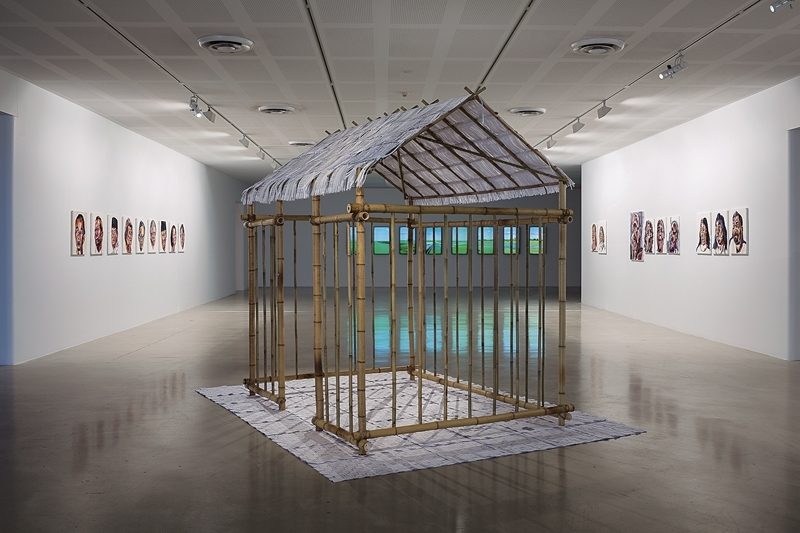 哥本Megan Cope│無題（巴拉坑）Untitled (barracoon) Bamboo, rope and shredded legal documents from the Royal Commission into Aboriginal Deaths in Custody and the Indonesian Supreme Court judicial review 250x320x245cm 2017 Credit: Document Photography 圖│Campbell