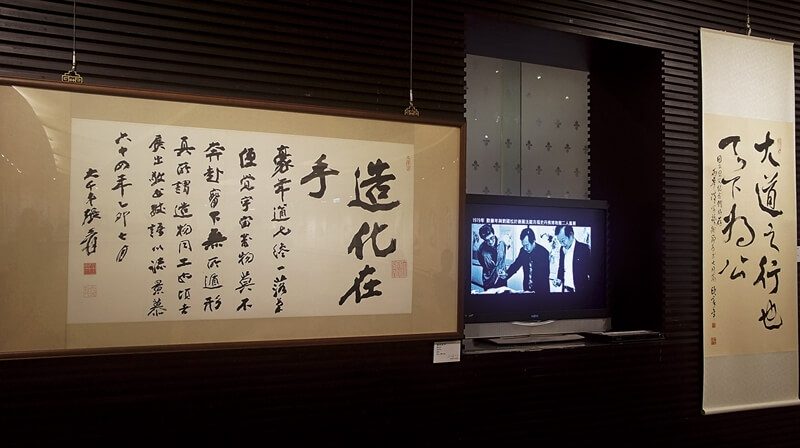 張大千讚譽歐豪年〈造化在手〉：「豪年道兄纔一落筆，便覺宇宙萬象莫不奔赴腕下無所遁形，真所謂造物同工也。」