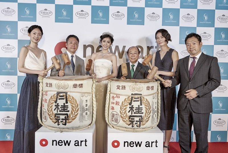 白石集團珠寶事業「new art」進軍台灣市場。右三為白石集團會長白石幸生，左二為new art社長白石哲也。（new art提供）