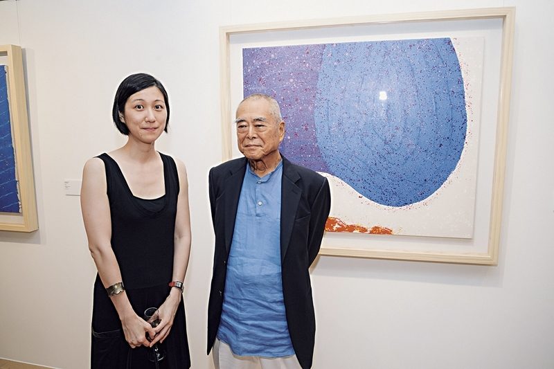 蕭勤與M+策展人馬唯中合影。