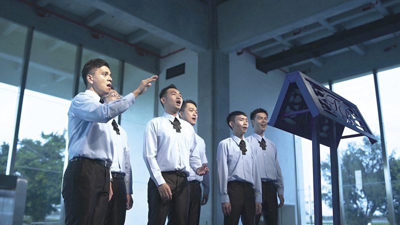 余政達《台北雙年展之歌》.單頻道錄像裝置8”6’.2016。圖/其玟畫廊