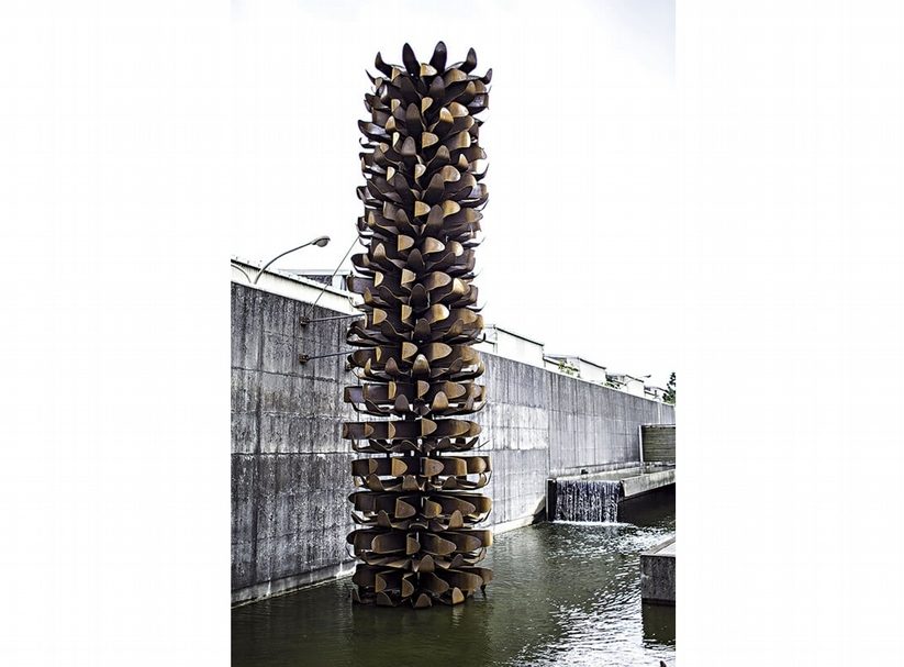 波利斯基Nikolay Polissky│台灣塔 鋼鐵 370x320x1370cm 2016 東和鋼鐵文化基金會提供