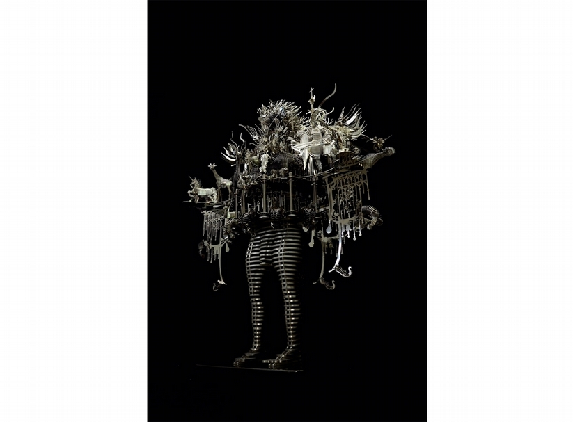 林家慶，聖殿，不鏽鋼，108 x 96 x 42 cm，2016。