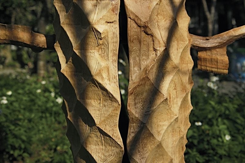 梁平正│繭Cocoon–A2(細部) 檜木 82x58x270cm 2014 大器國際藝術提供