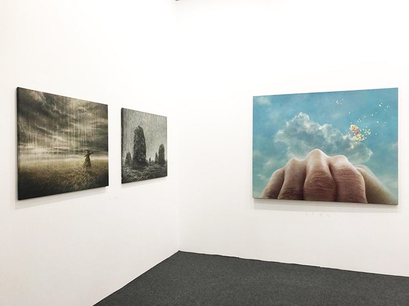 僑福芳草地畫廊參展現場。圖片提供:僑福芳草地畫廊