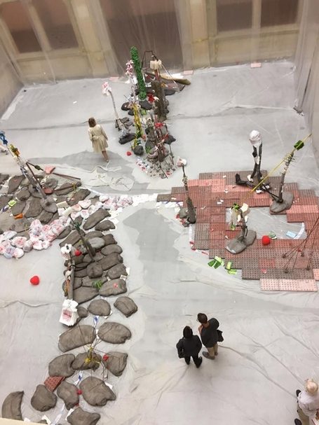 藝術家狄恩（Michael Dean）作品《溫柔多情》（Tender Tender）。（攝影／簡秀枝）