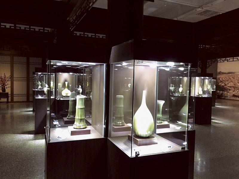 翡翠青瓷展覽現場。攝影︱簡秀枝