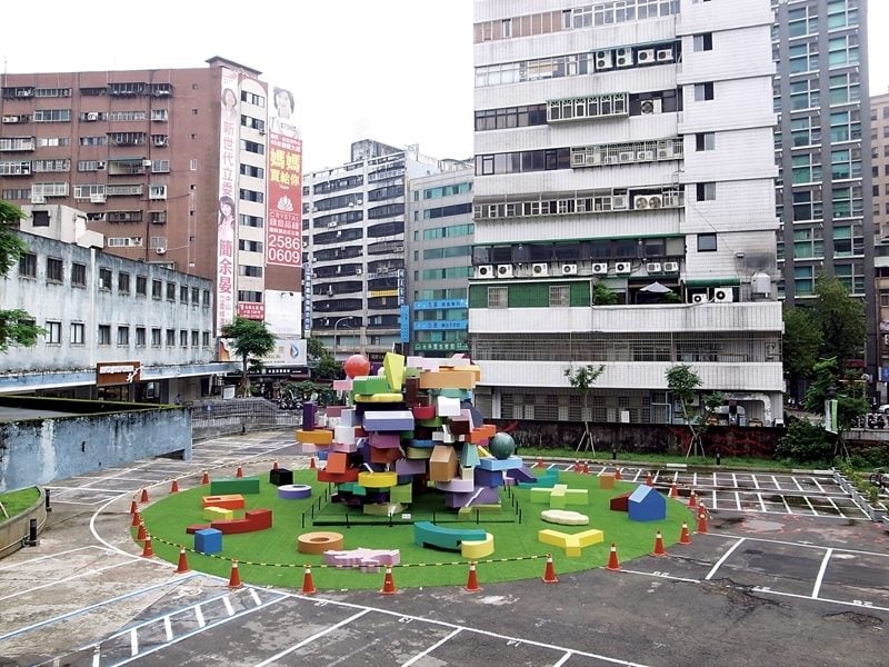 於「中山創意基地URS21」舉辦的明日博物館第四檔展覽「The Vertical Village垂直村落」。圖│忠泰建築文化藝術基金會