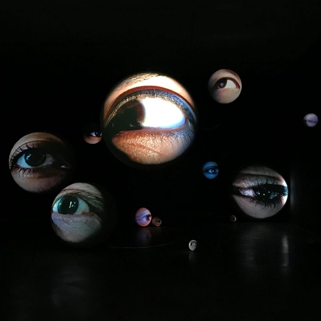 歷時8個月修館，高美館呈五大展覽開館：新媒體大師「黑盒-幻魅於形 : 湯尼・奧斯勒」特展與平行展「歐布澤宇宙」隆重開展