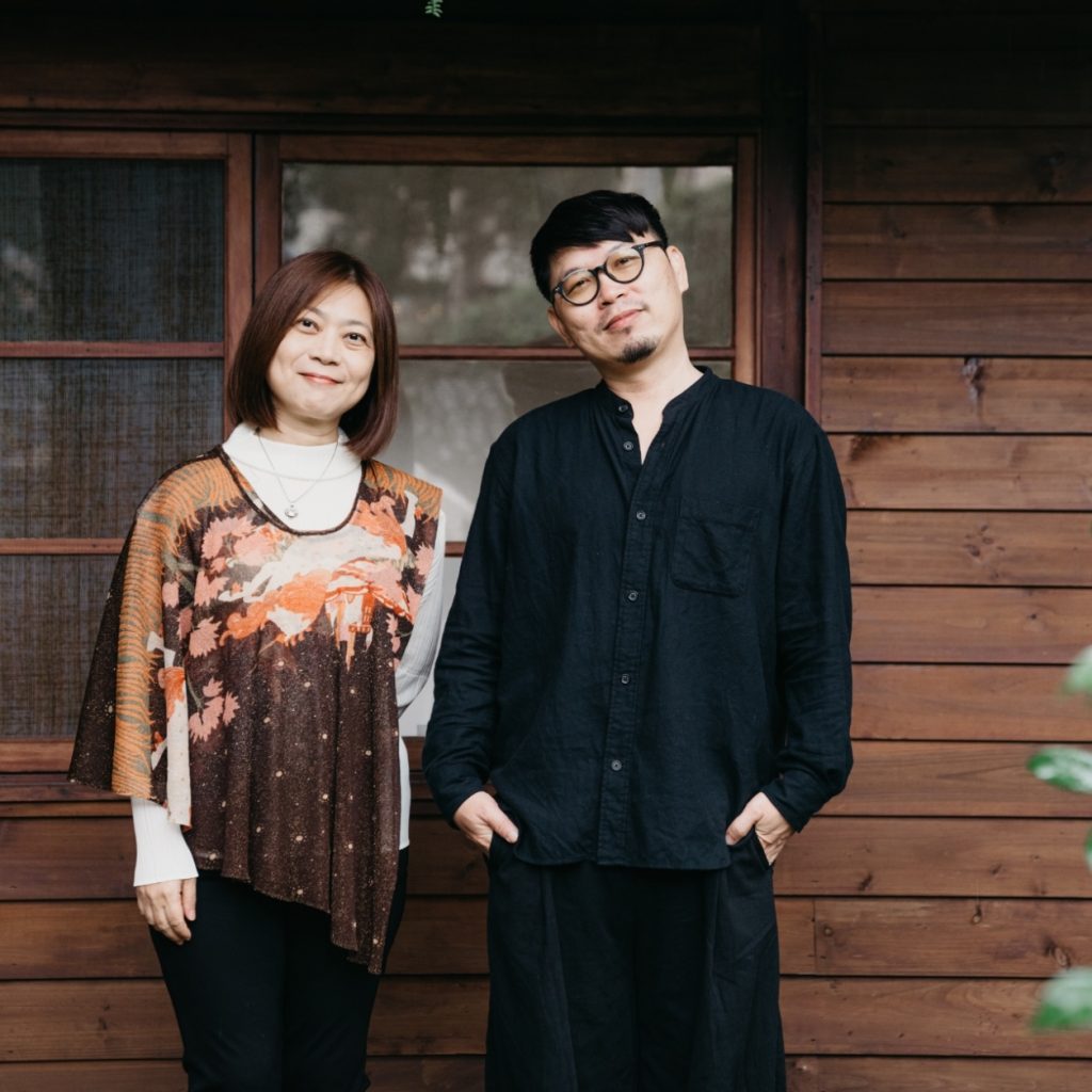 台東大學兒童文學研究所副教授游珮芸，和長期耕耘繪本作家的周見信共同創作。