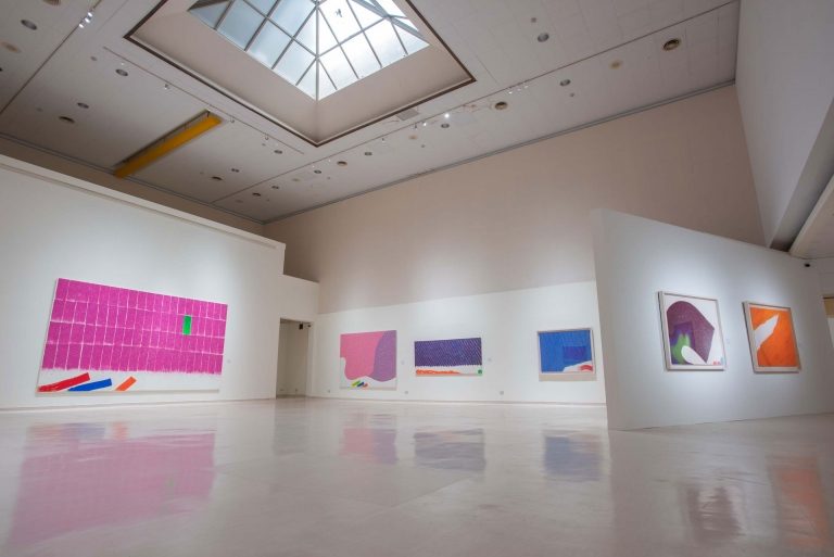 高美館「象外．圜中─蕭勤八五大展」，回顧蕭勤創作歷程