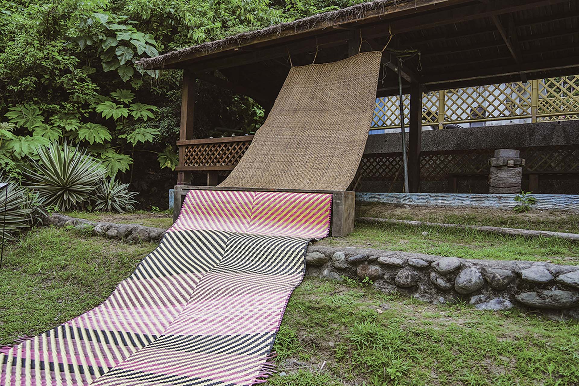陳豪毅（Akac Orat）作品《蓆地》於森川里海濕地藝術季展出。（節點共創提供）